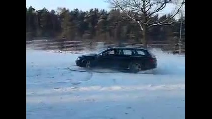 Audi RS6 - snow drifting