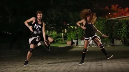 Сърби танцуват в ритъма на "Chupa Song" на Андреа и Кости