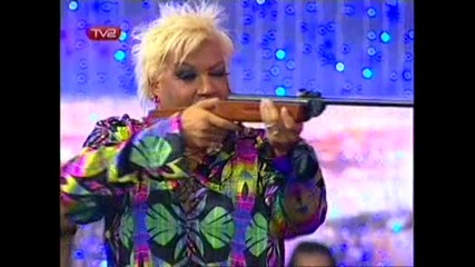 Алисия стреля в шоуто на Азис
