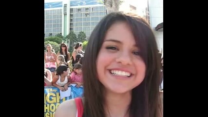 Selena Gomez Makes a Funny Face /// she*s so cute x 333. 