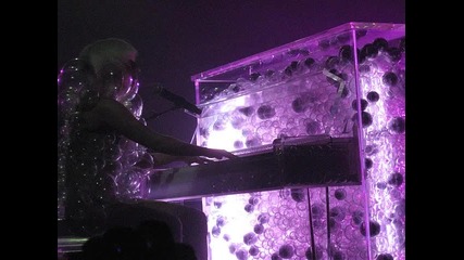 Lady Gaga - Heartless (live)
