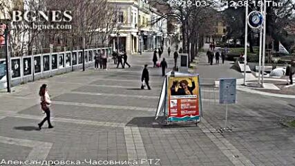 Мъж нападна с ритници жени в Бургас