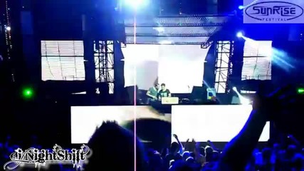 Fedde le Grand finishing his set with Sky & Sand Live @ Sunrise Festival 2011