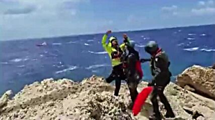 Над 40 мигранти загинаха край италиански остров
