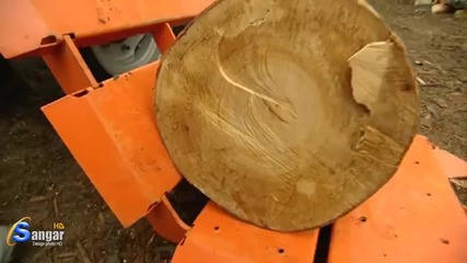 Вижте този начин на цепене на дърва .. ( Смях )