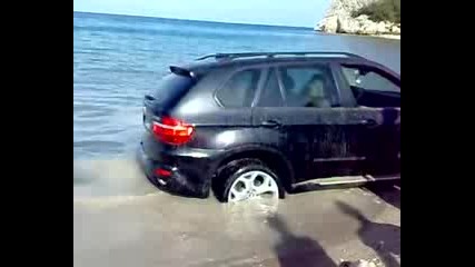 Турци с Bmw X5 затъват в пясъка на плажа