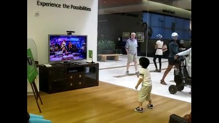 Сладко Хлапе се забавлява с Dance Central 2 ( Xbox)