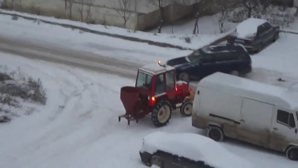 Трактор снегорин