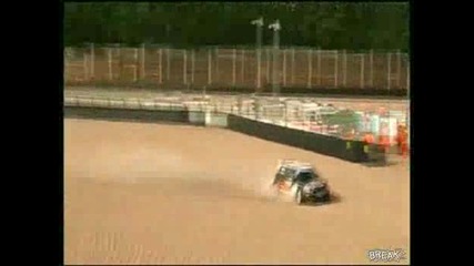 Яко !!! Mini Cooper в стена!
