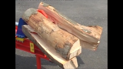 Вижте как се цепят дърва по европейски