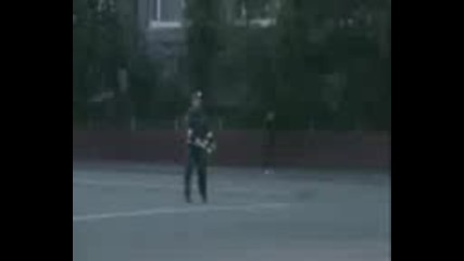 Полицай Танцува