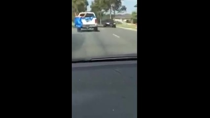 Автомобил басейн по улиците на Австралия