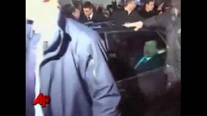 Ударът в лицето на Берлускони! - ексклузивни кадри