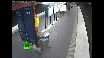 Крадец обра пиян мъж малко преди да го прегази метро