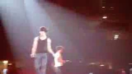 Jonas Brothers - Burnin Up (the last song from the show)(live in Dallas,  Texas World Tour)