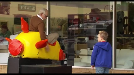 Jackass представя - Лошия Дядо ' Bad Grandpa ' Official trailer #1