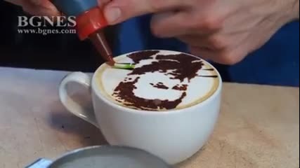 Барман от Варна рисува Левски и Ботев върху кафе