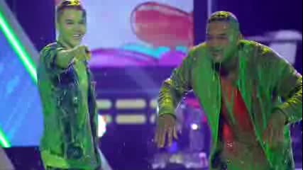 Justin Bieber и Taylor Lautner са заляти със слуз на Kids' Choice Awards 2012