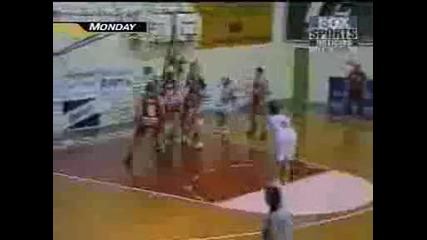 Баскетболист Нокаутира Съдия.avi