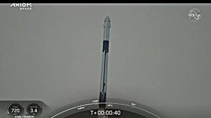 SpaceX изпрати ракета с двама саудитски граждани към МКС