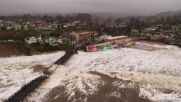 КАДРИ ОТ ДРОН: Огромни вълни разрушиха популярен кей в Калифорния (ВИДЕО)