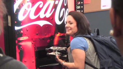 Eтo кaк Coca Cola радва хората 
