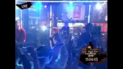 Paramore - Crushcrushcrush (llive Mtv New Years Eve 2008)