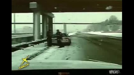 Policai spasqva 18 godishno momche ;