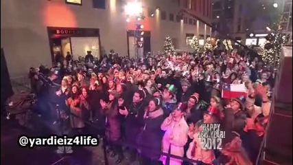 The Roots - The Seed 2.0  The Fire ( New Year's Eve with Carson Daly Live )