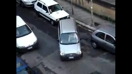 италиянска блондинка паркира 