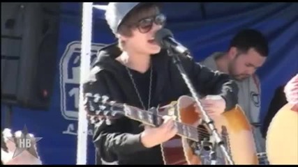 Justin Bieber замерган с яйца на Sydney Concert