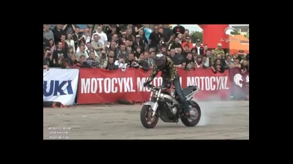 Пича е бесен на мотор