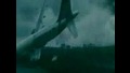 кадри!!! Самолет се врязва жестоко в земята