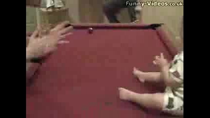 Бебок Играе Билярд
