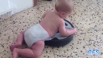 Бебета се возят на Roomba - Забавна Компилация