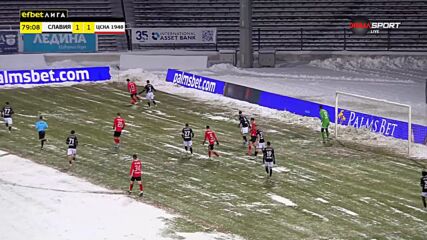 Центриране на Кристофър Ачемпонг срещна гредата