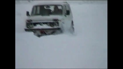 [-37°c] Какво може Lada Niva през зимата?