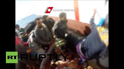 Италианската брегова охрана спаси нови 99 нелегални емигранти
