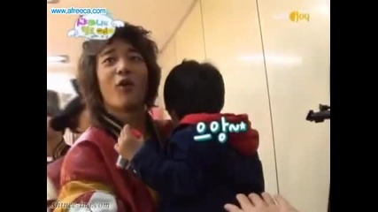 Baby Yoogeun didn't want to leave Minho appa