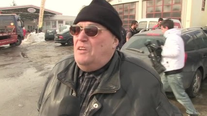 Кола се преобърна по таван, шофьорът оцеля по чудо