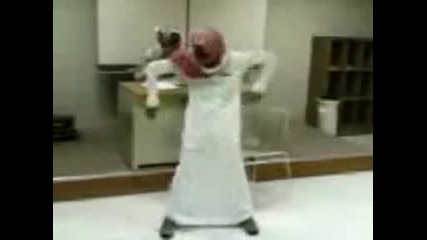 Арабин танцува на Usher - Yeah!