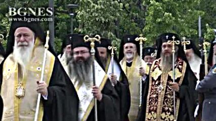 Посрещнаха новия патриарх Даниил с възгласи „достоен”, започва интронизацията му
