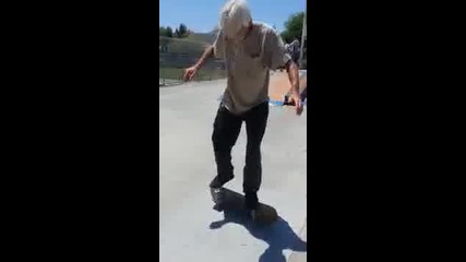 Old man skateboard tricks! Amazing!