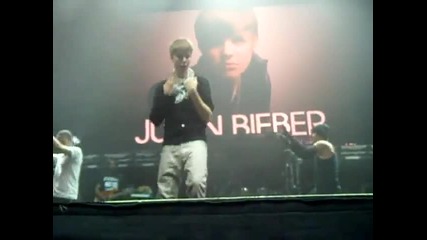 Justin Bieber dancing at soundcheck O2arena march16th 