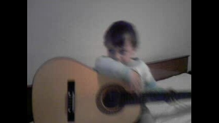 baby play the guitar