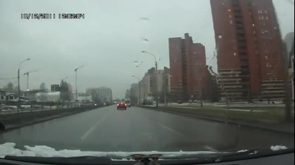 Не пропусна пешеходците, но получи си урока!