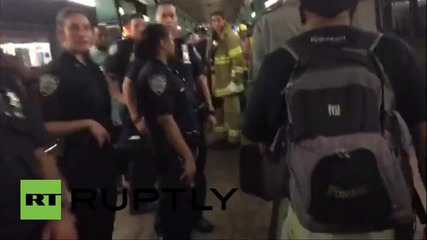 САЩ: Повече от 100 души останаха приклещени след като метро в Ню Йорк дерайлира,трима са ранени