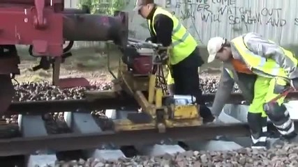 Ето как се строят релсите на влака.