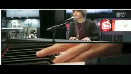 Justin Bieber singing Favorite Girl - Piano Version + lyrics 