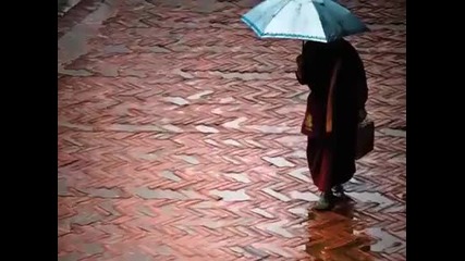 Helicopter Girl - Umbrellas In The Rain,,чадъри в дъжда